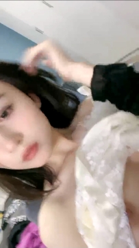 #直播 上海清纯大二小妹妹，下海赚生活费